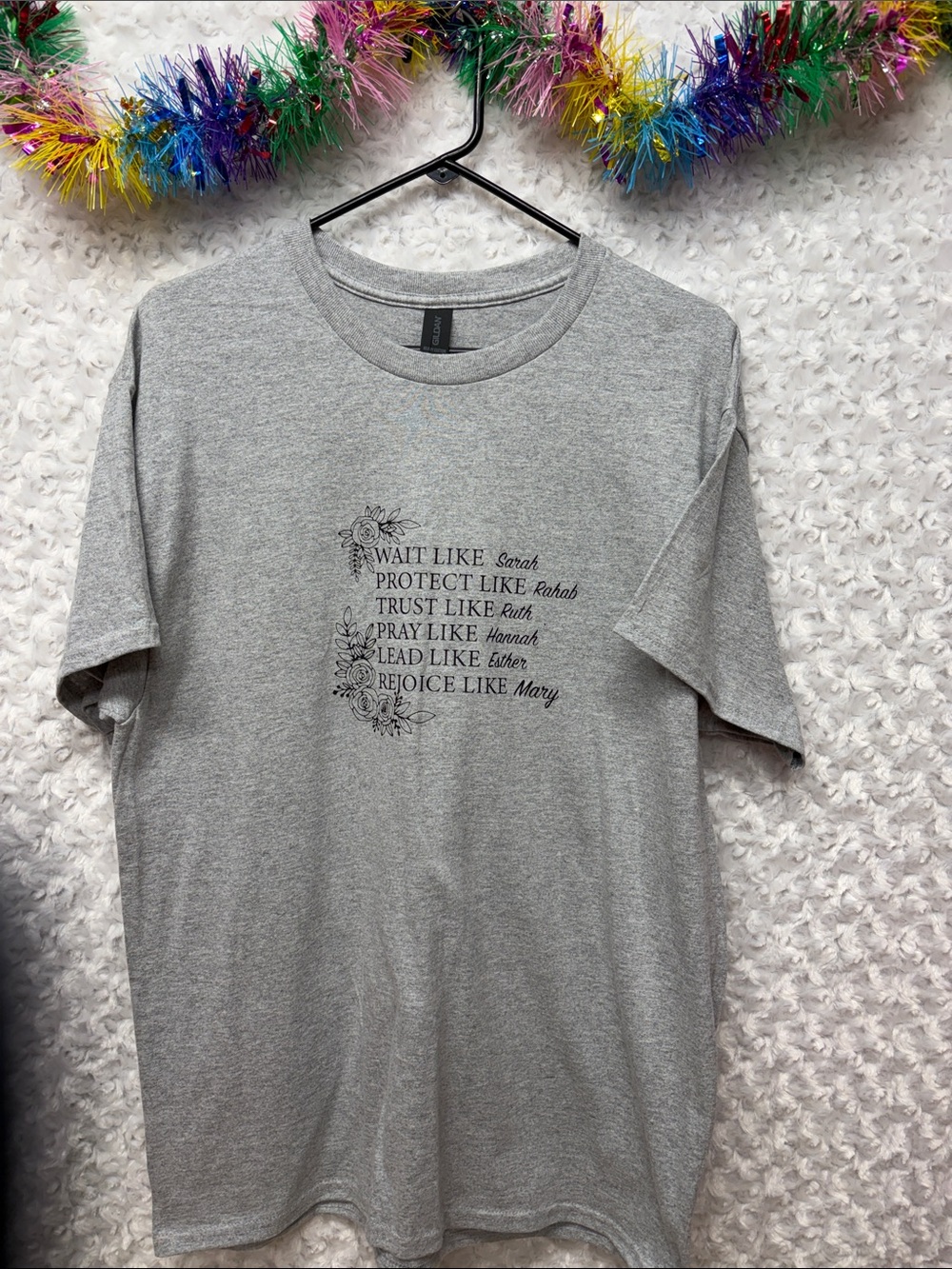 Gildan unisex Large Heather Gray Short Sleeve Graphic Tee